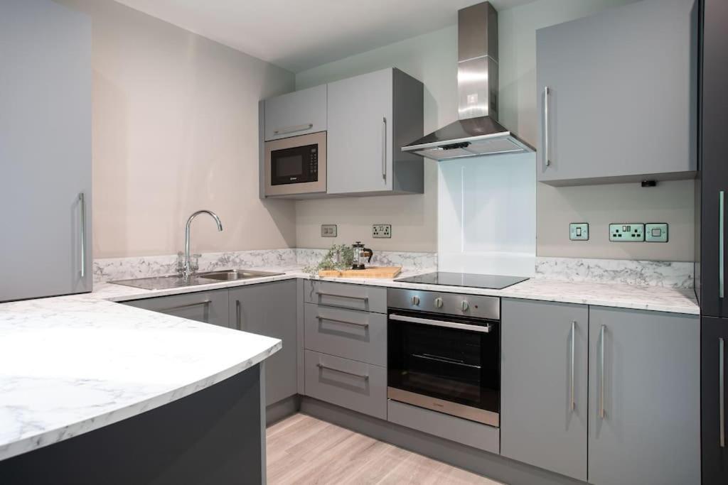 Stunning 2Br Next To The City Airport Bhd - Free Parking Белфаст Екстер'єр фото