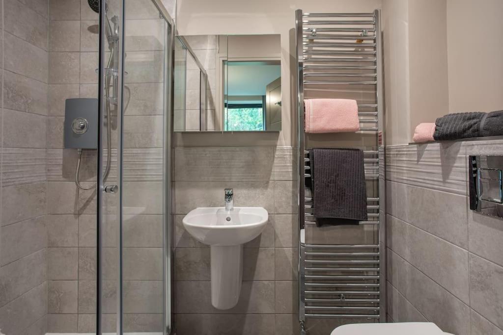 Stunning 2Br Next To The City Airport Bhd - Free Parking Белфаст Екстер'єр фото
