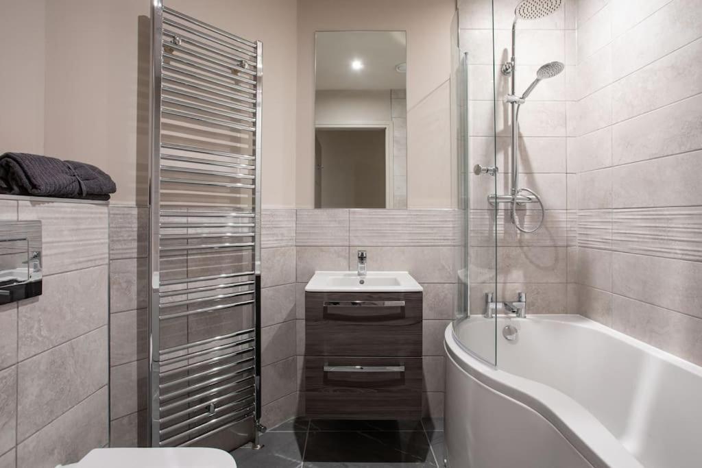 Stunning 2Br Next To The City Airport Bhd - Free Parking Белфаст Екстер'єр фото